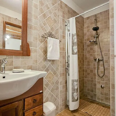 Daire Cozy Studio Im Steinhaus Mit Pool, Klima, Wifi Filipac